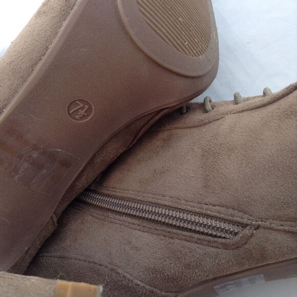 Wild Diva Faux Suede Lace-Up Peep Toe Ankle Booties Never Worn Size 7.5 - Picture 5 of 6